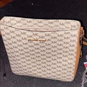 Michael kors crossbody